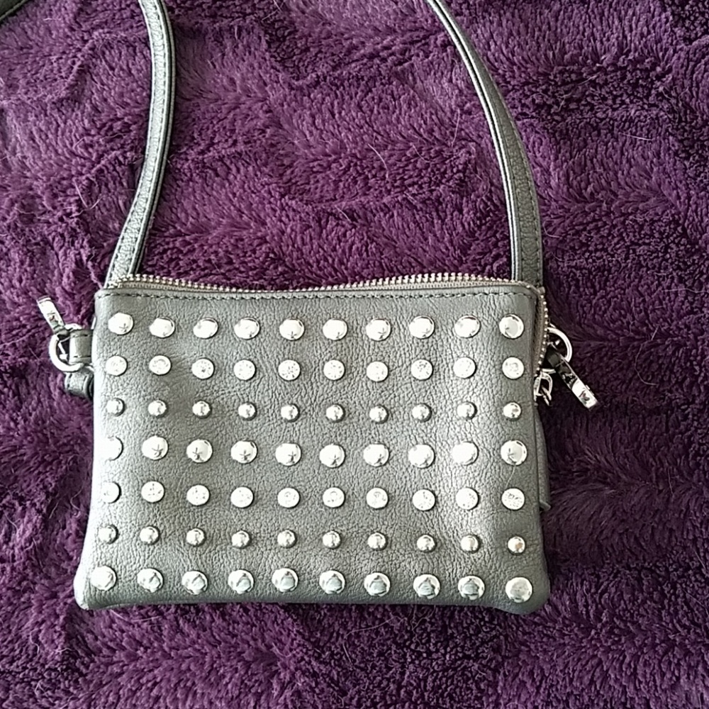 BEAUTIFUL Small gray Charming Charlie purse.